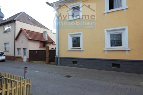 Bürstadt Haus Ruhig gelegenes Zweifamilienhaus mit kleinem Garten & Nebengebäuden in Bürstadt sucht neue Bewohner Haus kaufen