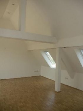 Nürnberg Wohnungen N-St. Peter: 4-Zi-Dachterrassen-Whg. (4. OG oh. Lift), neu saniert, Parkett, Eckwanne, Dusche Wohnung mieten