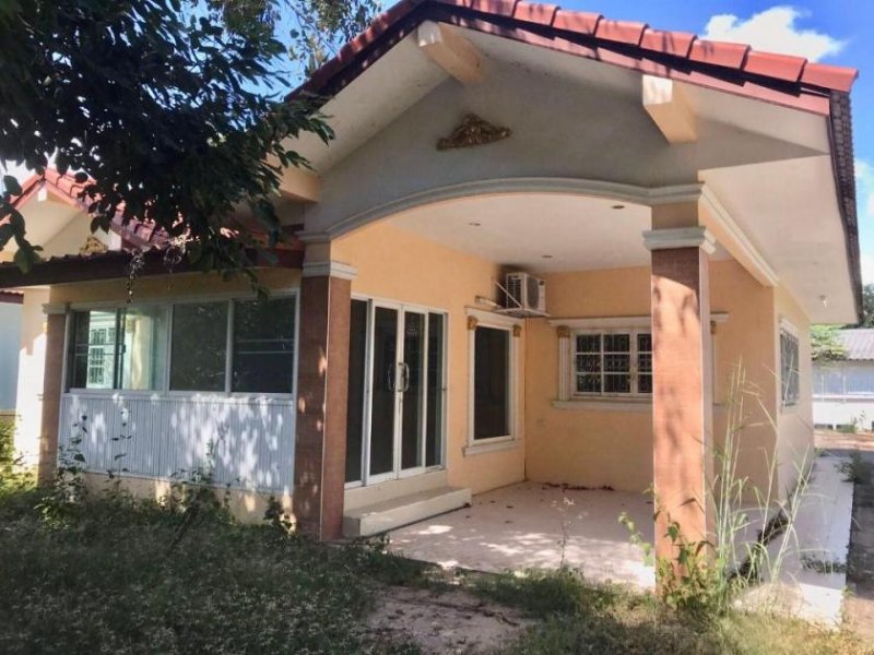 Nakhonratchasima Haus mit grossem Carport in Korat Hua Thale Haus 