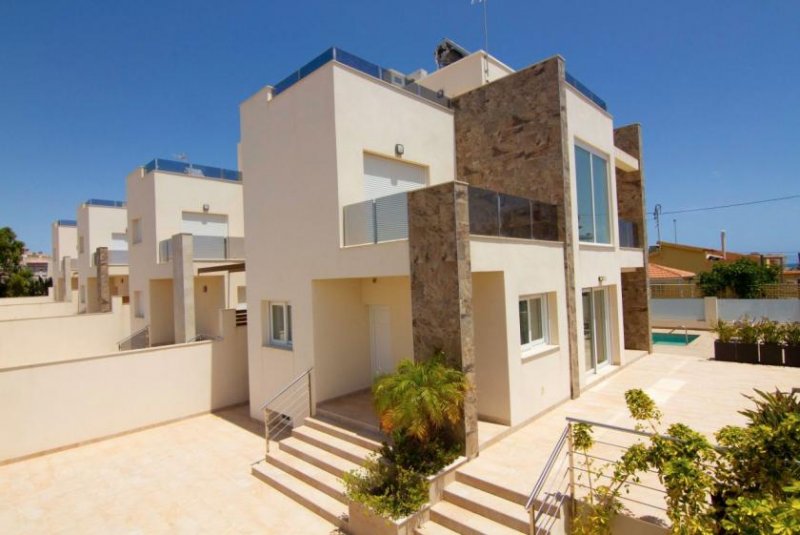 Nähe Torrevieja und La Mata Villen mit Meerblick und wenige Meter zum Strand Haus kaufen