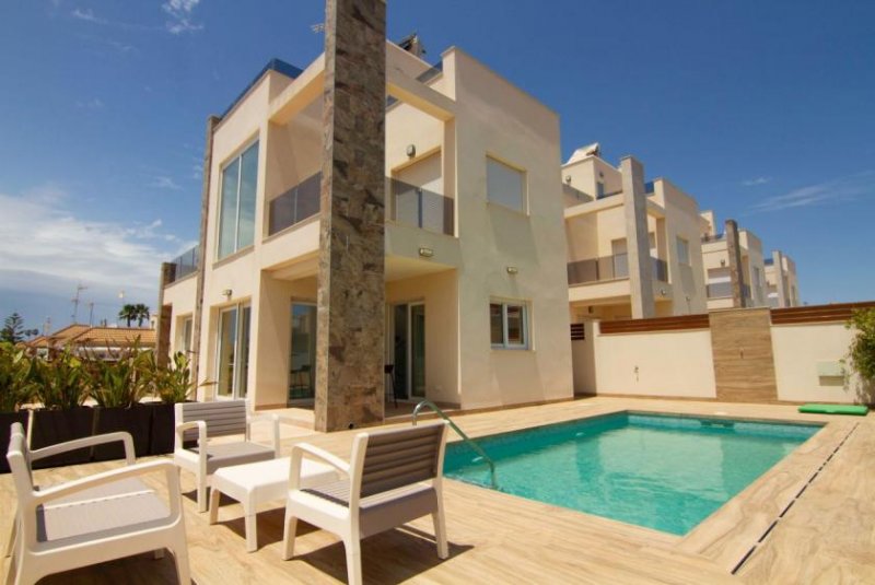 Nähe Torrevieja und La Mata Villen mit Meerblick und wenige Meter zum Strand Haus kaufen