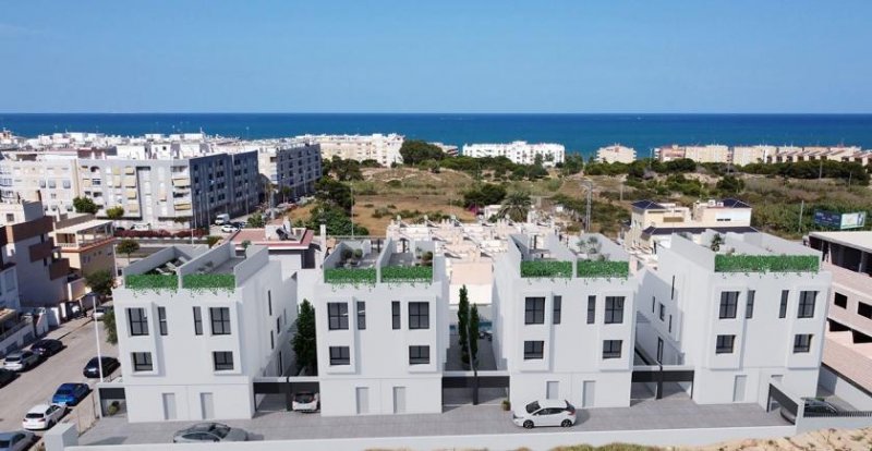 Guardamar del Segura Doppelhaushälften mit 4 Schlafzimmern, 4 Bädern, Dachterrasse mit Meerblick, Aufzug und Privatpool nur 900 m vom Strand Haus