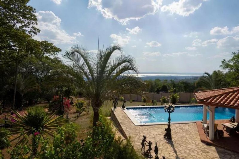 San Bernardino Luxuriöses Traumhaus mit Blick auf den Ypacaraí-See Haus kaufen