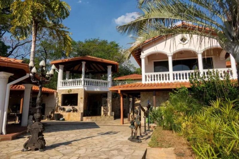 San Bernardino Luxuriöses Traumhaus mit Blick auf den Ypacaraí-See Haus kaufen