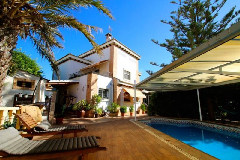 Torrevieja Exklusive Villa mit 6 Schlafzimmern und beheiztem Privatpool Haus kaufen