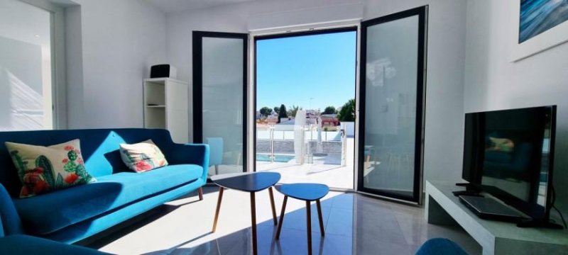 Torrevieja Luxusvilla in erhöhter und sonniger Lage von Los Balcones Haus kaufen