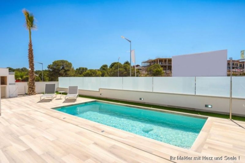 Torrevieja ***Komfortable Villen mit 3 Schlafzimmern, Dachterrasse, Garage und Privatpool*** Haus kaufen