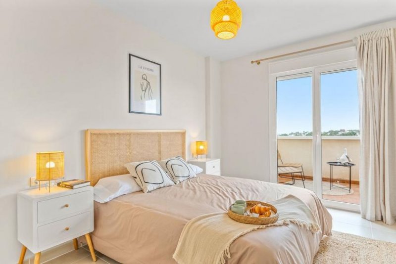 Orihuela Costa Appartements mit 2 Schlafzimmern, 2 Bädern, Klimaanlage, Kfz-Stellplatz und Gemeinschaftspool inmitten dreier Golfplätze