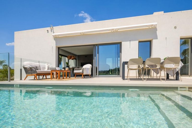 Orihuela Costa Luxusvillen mit 3 Schlafzimmern, 3 Bädern, Gäste-WC, Klimaanlage und Privatpool in der fantastischen Golfanlage Las Colinas