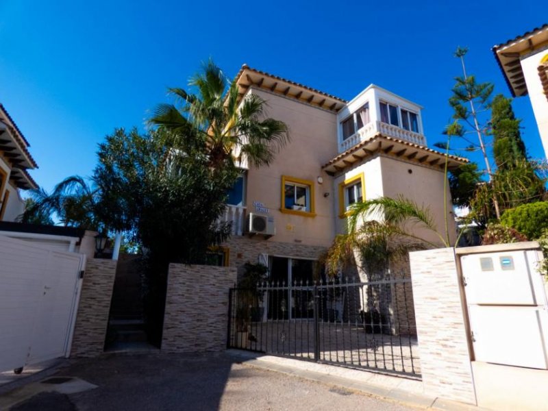 Orihuela Costa Villa mit 4 Schlafzimmern, 3 Bädern und Privatpool in Playa Flamenca Haus kaufen