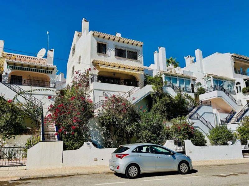 Villamartín Atemberaubendes Reihenhaus mit 3 Schlafzimmern, 3 Bädern, Gäste-WC, Gemeinschaftspool und Blick auf den Golfplatz Haus kaufen