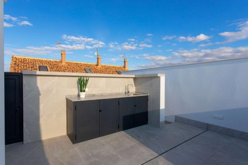 Torre de la Horadada In Spanien. Villa direkt am Meer mit Infinity-Pool und Meerblick. Schlüssel bereit Haus kaufen