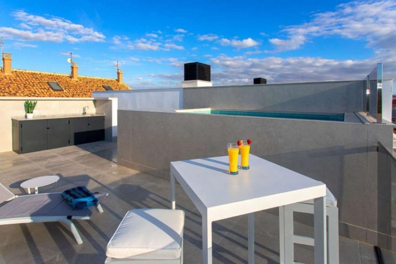 Torre de la Horadada In Spanien. Villa direkt am Meer mit Infinity-Pool und Meerblick. Schlüssel bereit Haus kaufen