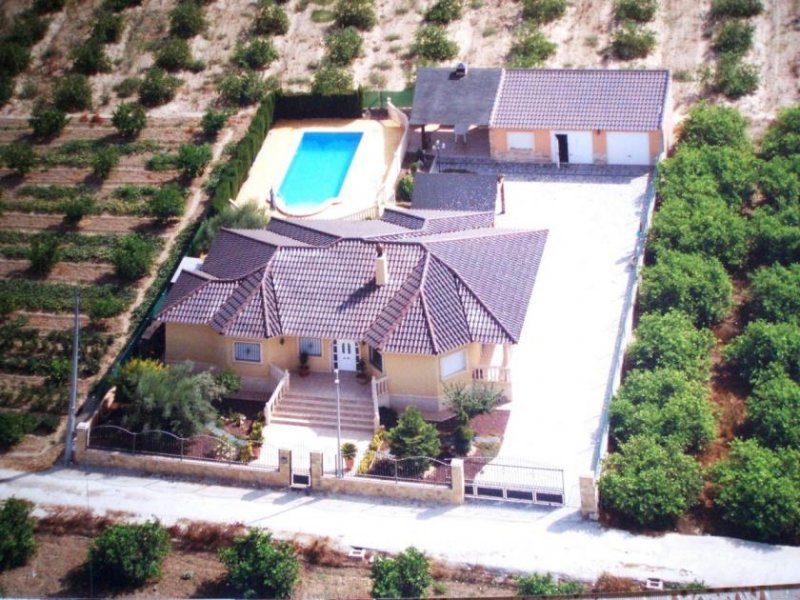 Orihuela Wunderschöne, unabhängige Villa, umgeben von Natur und Ruhe in der Umgebung von Orihuela City. Mit 240 m² auf einem 1.050 m²