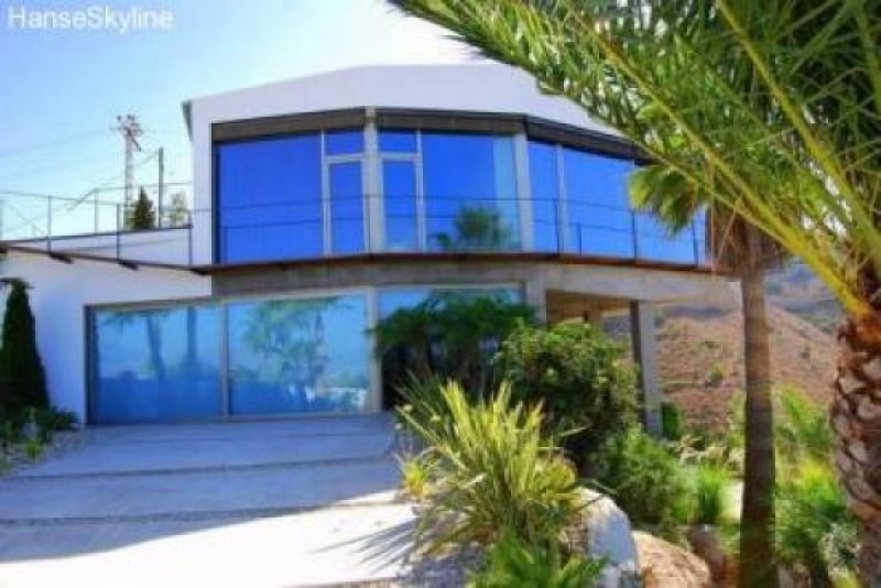 Benidorm Luxury villa located at the top of Benidorm. Haus kaufen