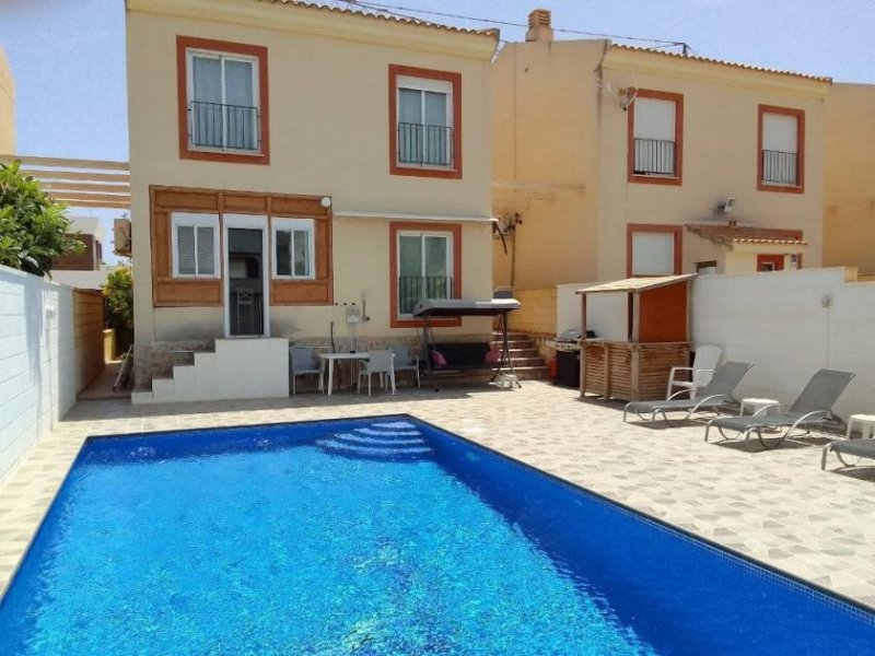 El Campello Villa mit 4 Schlafzimmern, 3 Badezimmern, Privatpool und Garage Haus kaufen