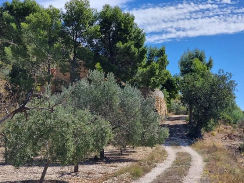 Aigües Eine Finca in einer wunderschönen Gegend mit beeindruckendem Blick über die Berge Haus kaufen