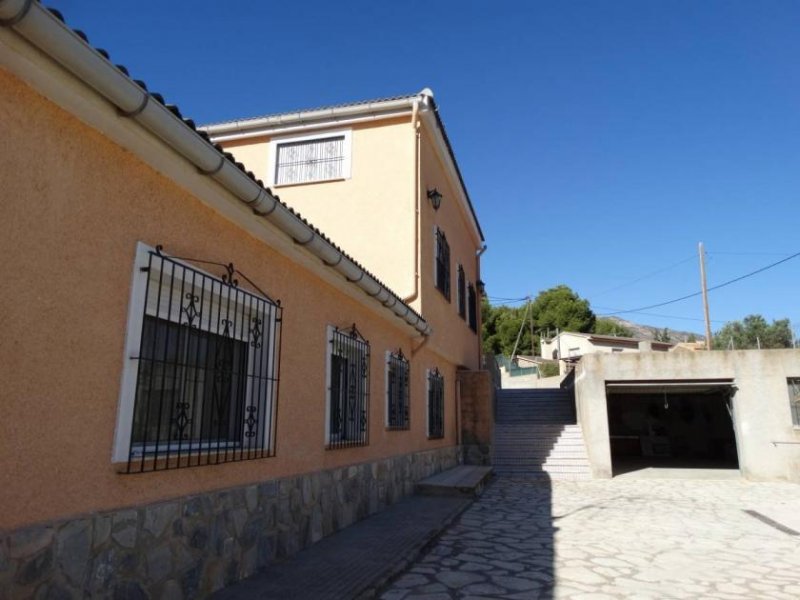 Aigües Schöne geräumige Landhaus-Villa mit 6 Schlafzimmern, großem Pool und schöner Aussicht Haus kaufen