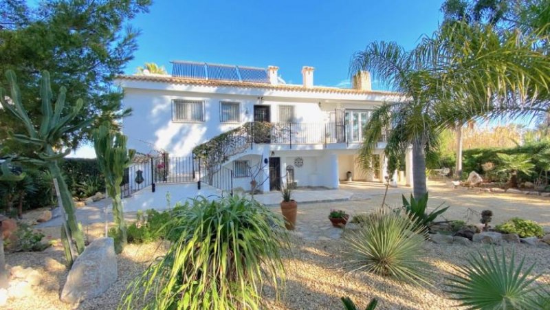 Denia ***Aufwendig und geschmackvoll renovierte Villa in 1. Meerlinie mit 2 Wohneinheiten und direktem Strandzugang*** Haus kaufen