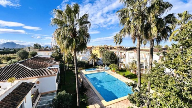 Denia Außergewöhnlich schöne, komplett neu renovierte Penthousewohnung mit 3 Terrassen und Garage nur 500 m zum Meer Wohnung kaufen