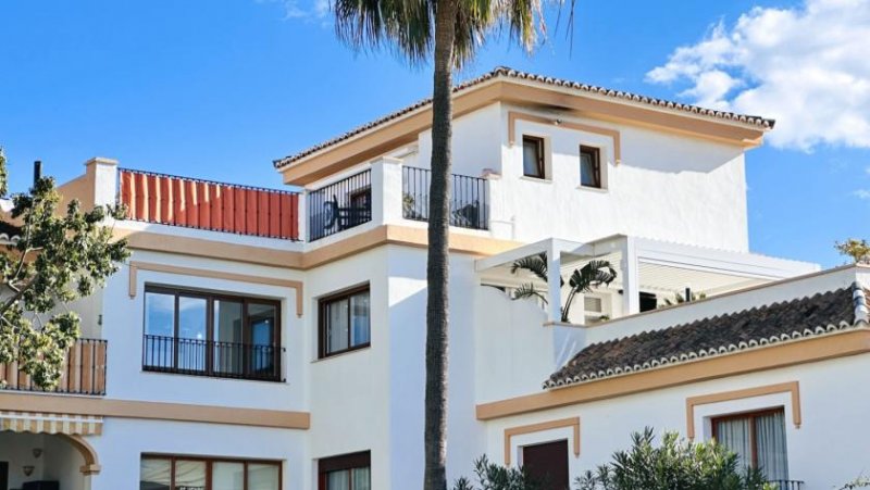 Denia Außergewöhnlich schöne, komplett neu renovierte Penthousewohnung mit 3 Terrassen und Garage nur 500 m zum Meer Wohnung kaufen