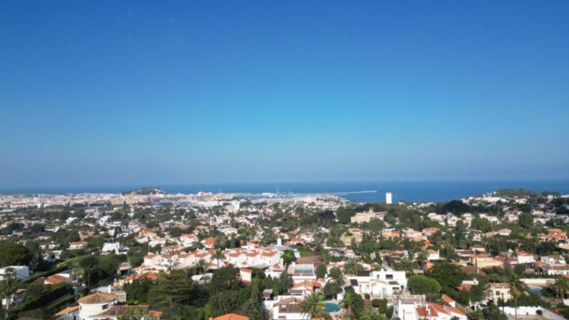 Denia Großzügige Villa mit 2-3 Wohneinheiten, großem Grundstück und schöner Meersicht Haus kaufen