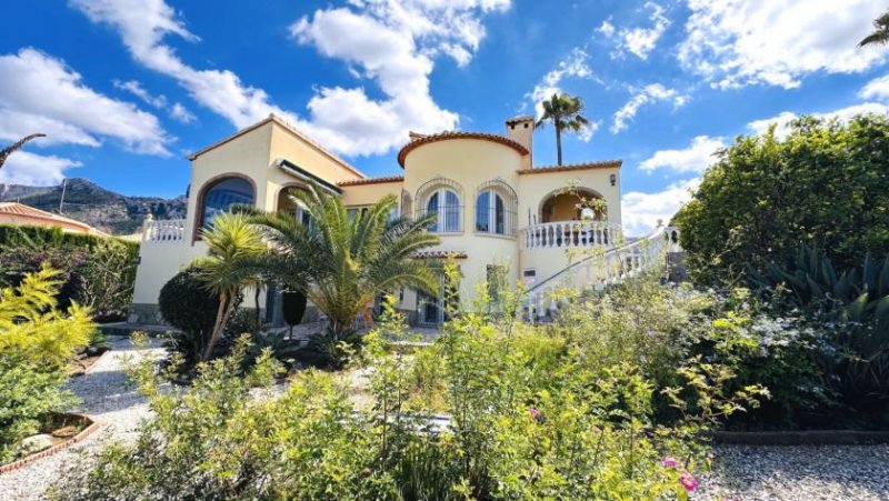 Denia Schöne Villa mit herrlicher Aussicht und vielen Extras in Denia am Montgo Haus kaufen