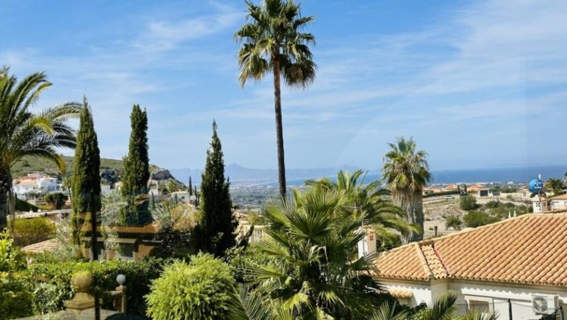 Denia Schöne Villa mit herrlicher Aussicht und vielen Extras in Denia am Montgo Haus kaufen