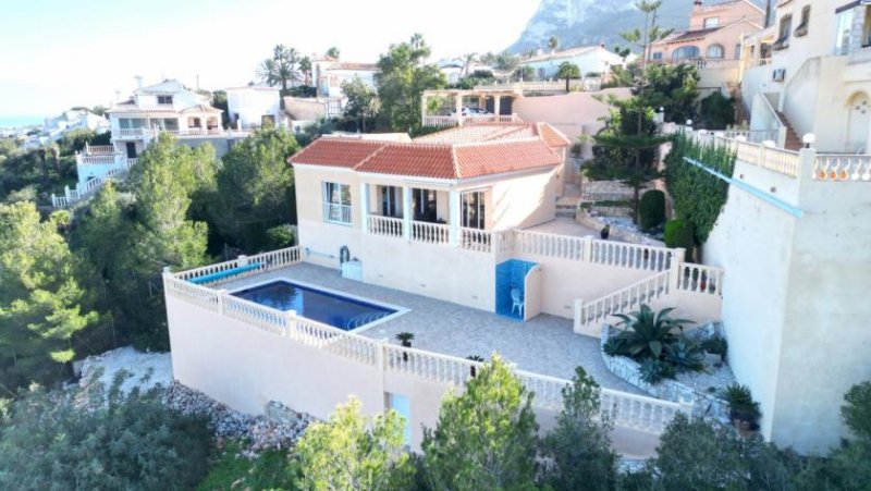 Denia Sehr gepflegte Villa mit 180 Grad Meersicht, großen Terrassen, Carport und Fussbodenheizung Haus kaufen