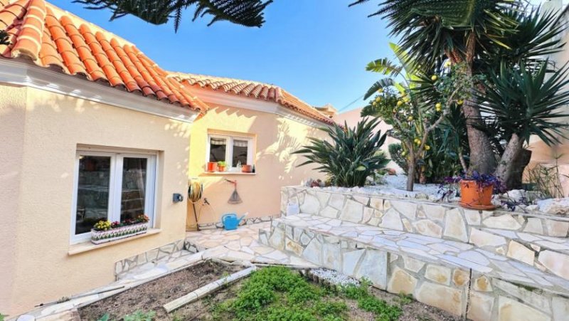 Denia Sehr gepflegte Villa mit 180 Grad Meersicht, großen Terrassen, Carport und Fussbodenheizung Haus kaufen