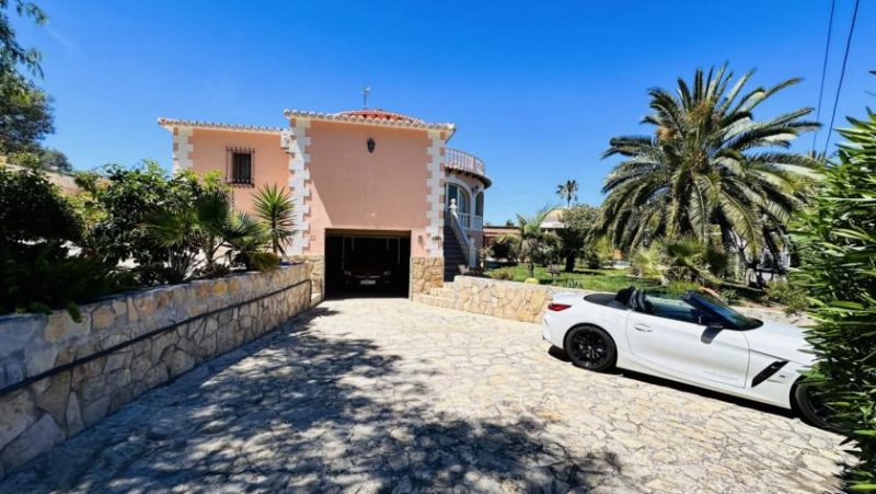 Denia Wunderschöne Villa mit schönem Panoramablick aufs Meer und die Berge, 3 Schlafzimmer, 3 Bäder, Pool, Grill, Garage, nur 1 km