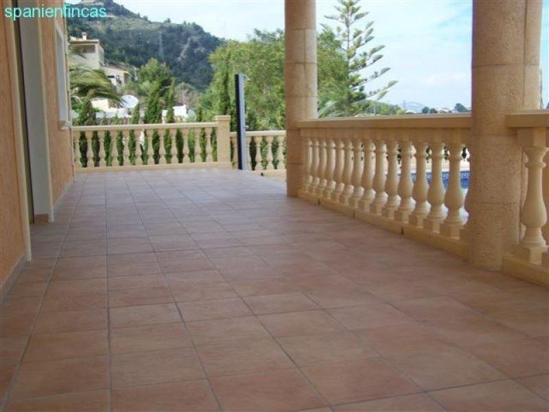 Calpe PROVISIONSFREI !!! NEUBAU Villa 548 qm, 6 Doppelschlafzimmer, 3 Badezimmer, Schwimmbecken, grosse Garage, 900 qm Grundstück,