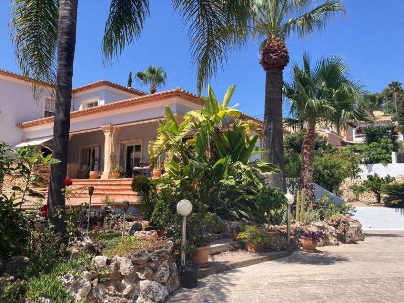 Moraira Großzügige Villa mit Garage, Pool, wunderschönem Garten und Meerblick nur 600 m vom Strand Haus kaufen