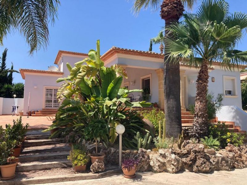 Moraira Großzügige Villa mit Garage, Pool, wunderschönem Garten und Meerblick nur 600 m vom Strand Haus kaufen