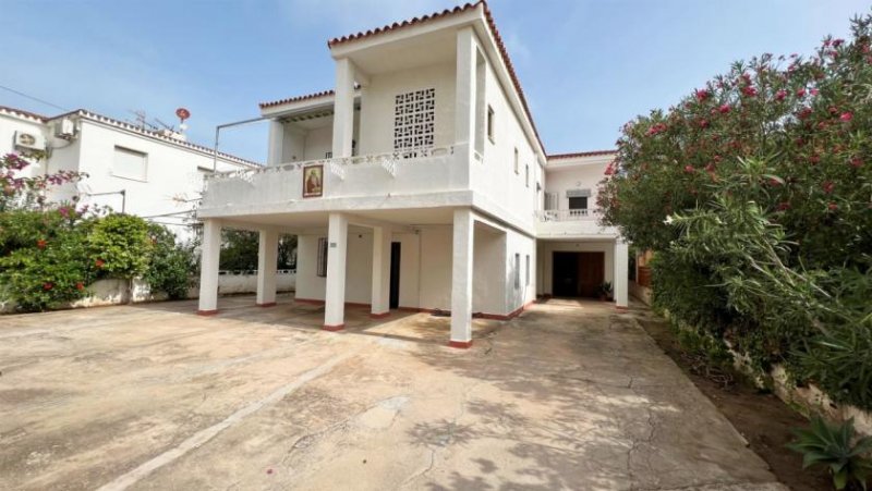 Denia Villa in 1. Meerlinie mit Strandzugang und 3 separaten Wohneinheiten. Haus kaufen