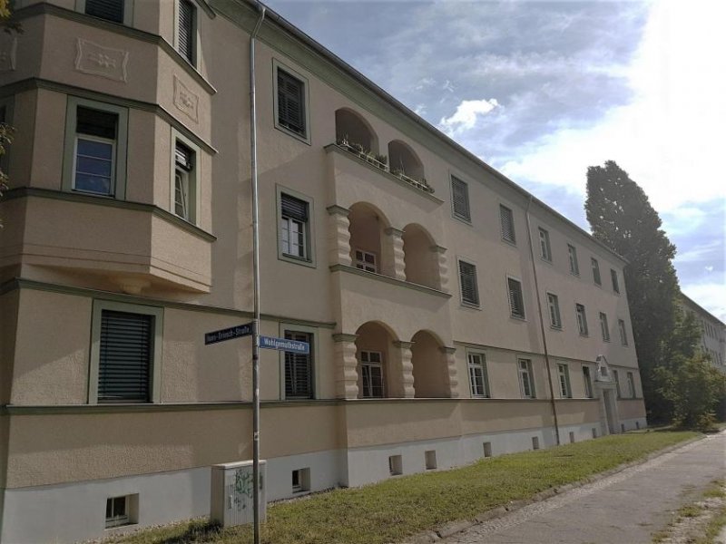 Leipzig KAPITALANLAGE - 3 Zimmer mit Balkon, Wannenbad und guter Raumaufteilung im Dachgeschoss Wohnung kaufen