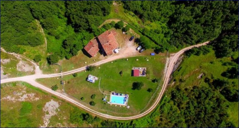 Gubbio ***Großer Bauernhof mit Wald-,Weiden-und Wiesenflächen, gesamt 160 Hektar Land, in Umbrien Gubbio*** Haus kaufen