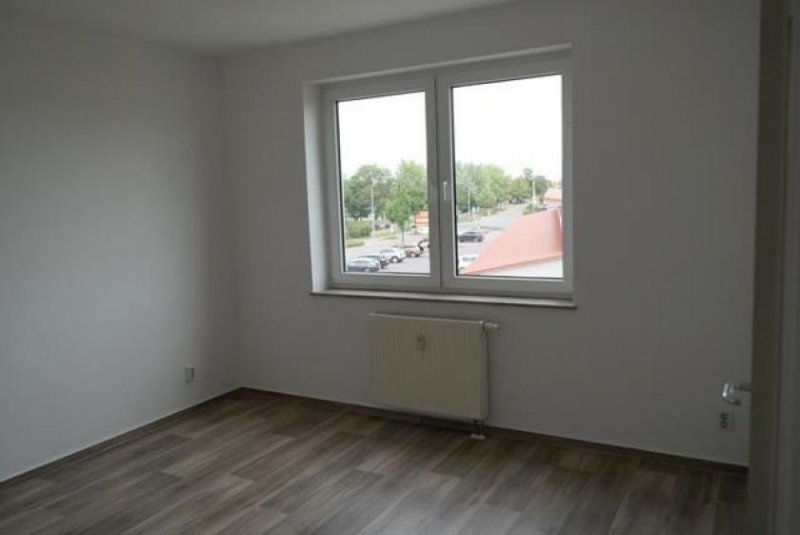 Leuna Gemütliche und gut vermietete 3-Zimmer mit Balkon, Wannenbad und Stellplatz in ruhiger Lage! Gewerbe kaufen