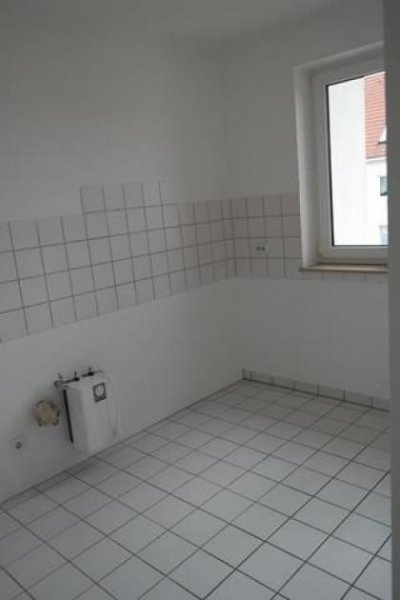 Leuna Gemütliche und gut vermietete 2-Zimmer mit Terrasse, Wanne, Dusche und Stellplatz in ruhiger Lage! Wohnung kaufen