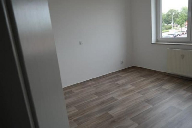 Leuna Gemütliche und gut vermietete 3-Zimmer mit Balkon, Wannenbad und Stellplatz in ruhiger Lage! Gewerbe kaufen