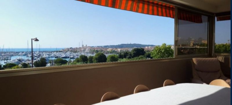 Antibes 3-Zimmer-Wohnung mit Blick auf den Hafen und alte Antibes Wohnung kaufen