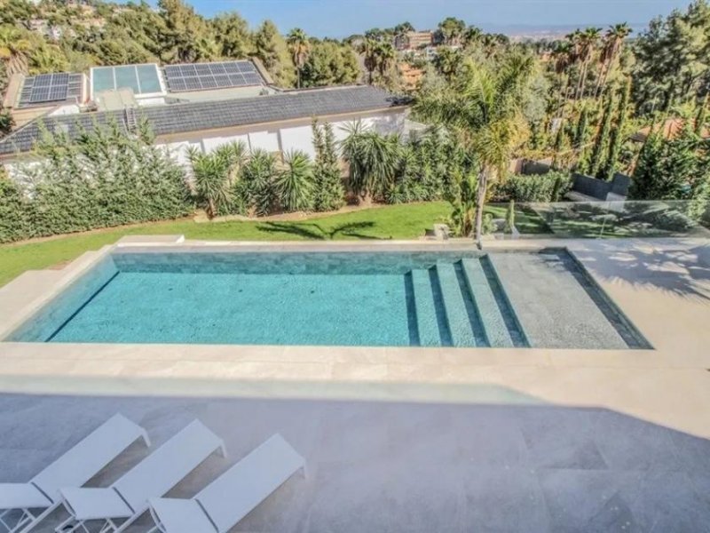 Palma de Mallorca Luxuriöse Neubau-Villa mit Pool und Meerblick im exklusiven Son Vida Haus kaufen