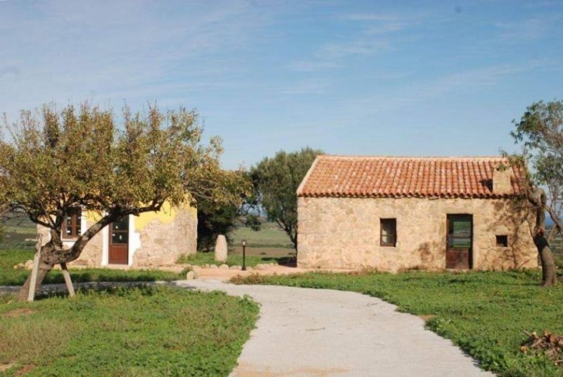 Aglientu Große Struktur für B&B, Meerblick Haus kaufen