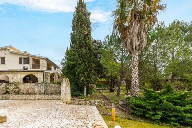 Sassari Exklusive Villa mit Pool Haus kaufen