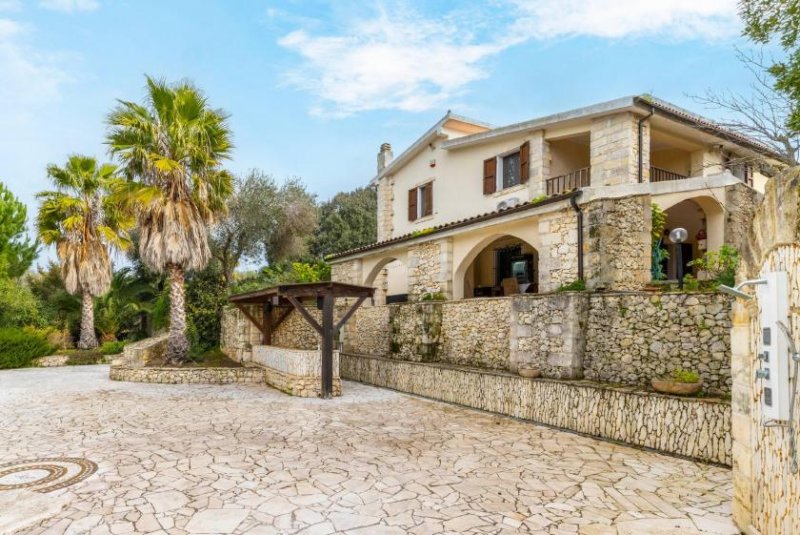 Sassari Exklusive Villa mit Pool Haus kaufen