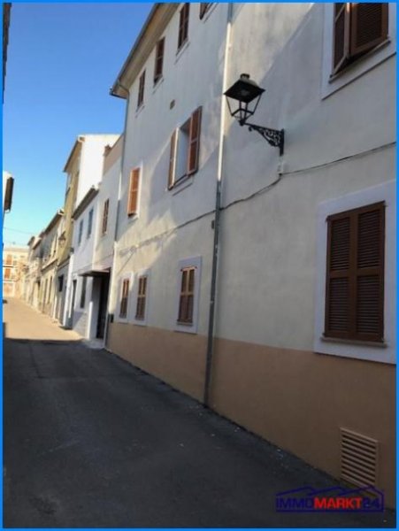 Muro ***Stadthaus mit drei Wohnungen in Muro auf Mallorca zu verkaufen*** Haus kaufen