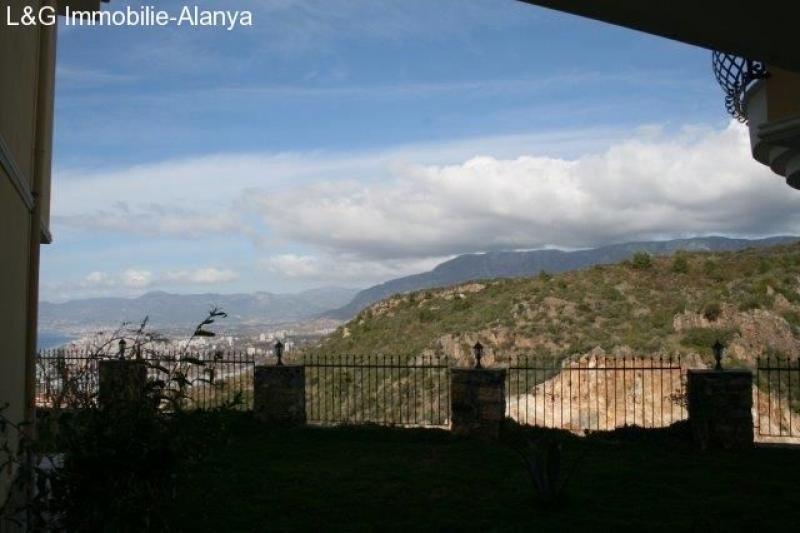 Alanya, Kargicak Villa in Traumhafter Lage mit Blick über Alanya zu verkaufen. Haus kaufen