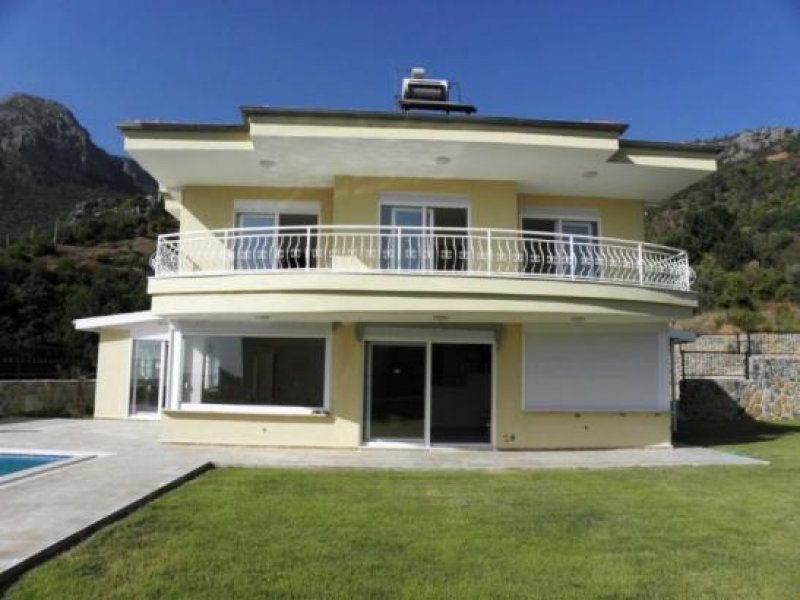 Alanya *'*PROVOSIONSFREI*'*Schöne Villa mit großem Grundstück und Privatem Pool Haus kaufen