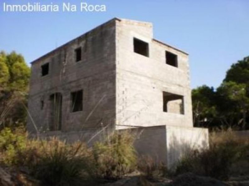 Cala Ratjada 2 Rohbau-Einfamilienhäuser in sehr ruhiger, von Natur umgebener Lage." Grundstück kaufen