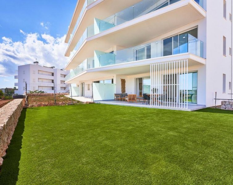 Cala D'Or Appartements mit 2 Schlafzimmern, 2 Bädern, Klimaanlage, Gemeinschaftspool, Kfz-Stellplatz und Ausblick auf den nahegelegenen